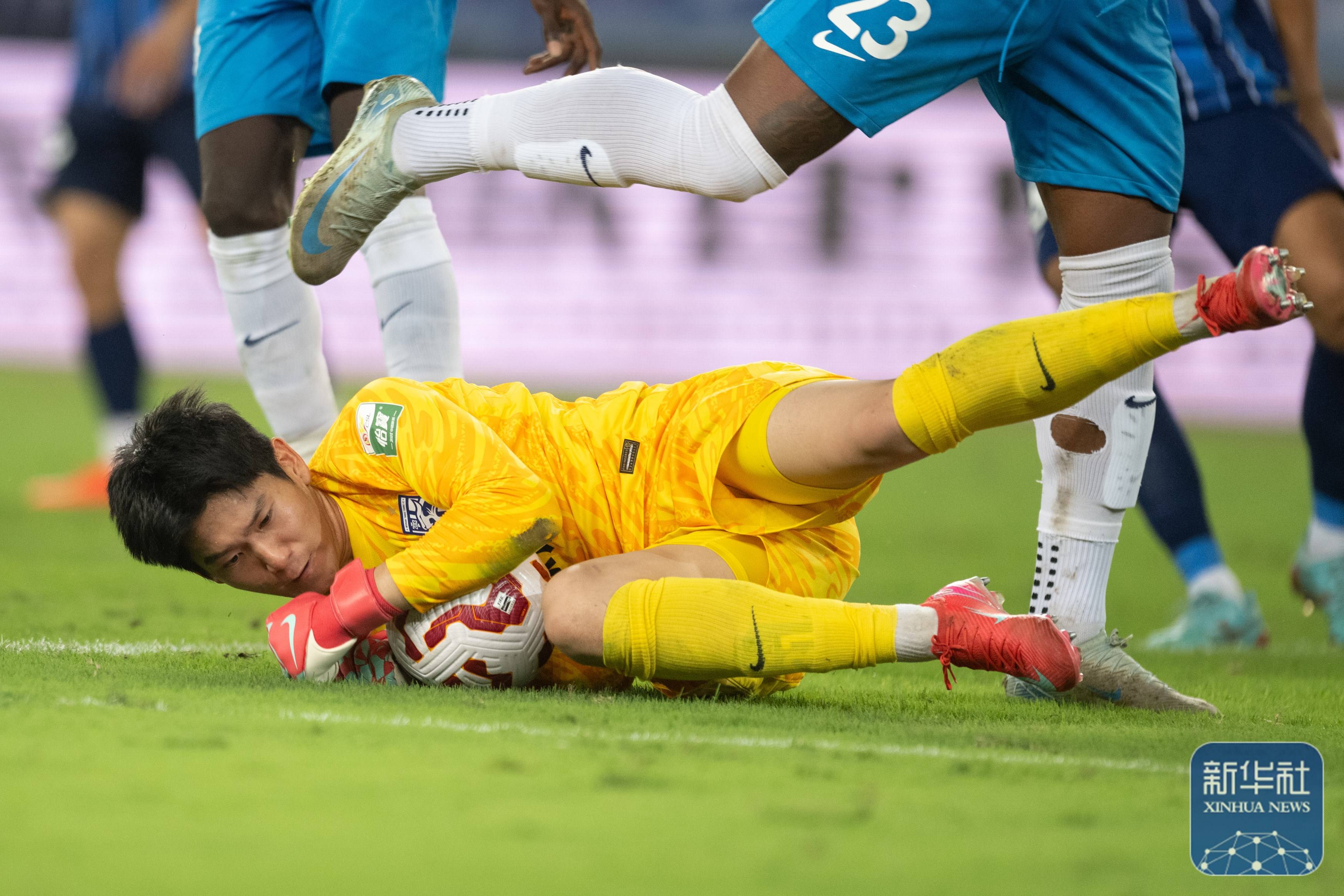 从羽毛球场 从羽毛球场